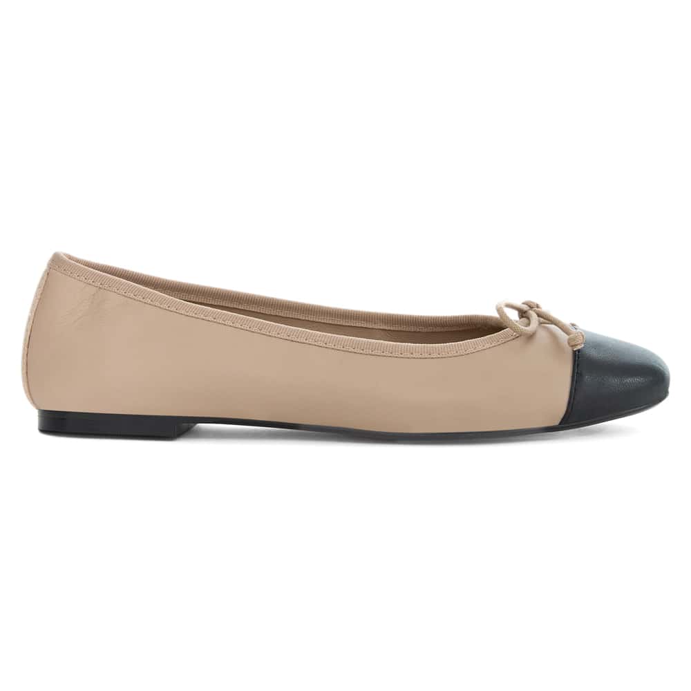Femme Ballet Flat in Black And Nude Leather