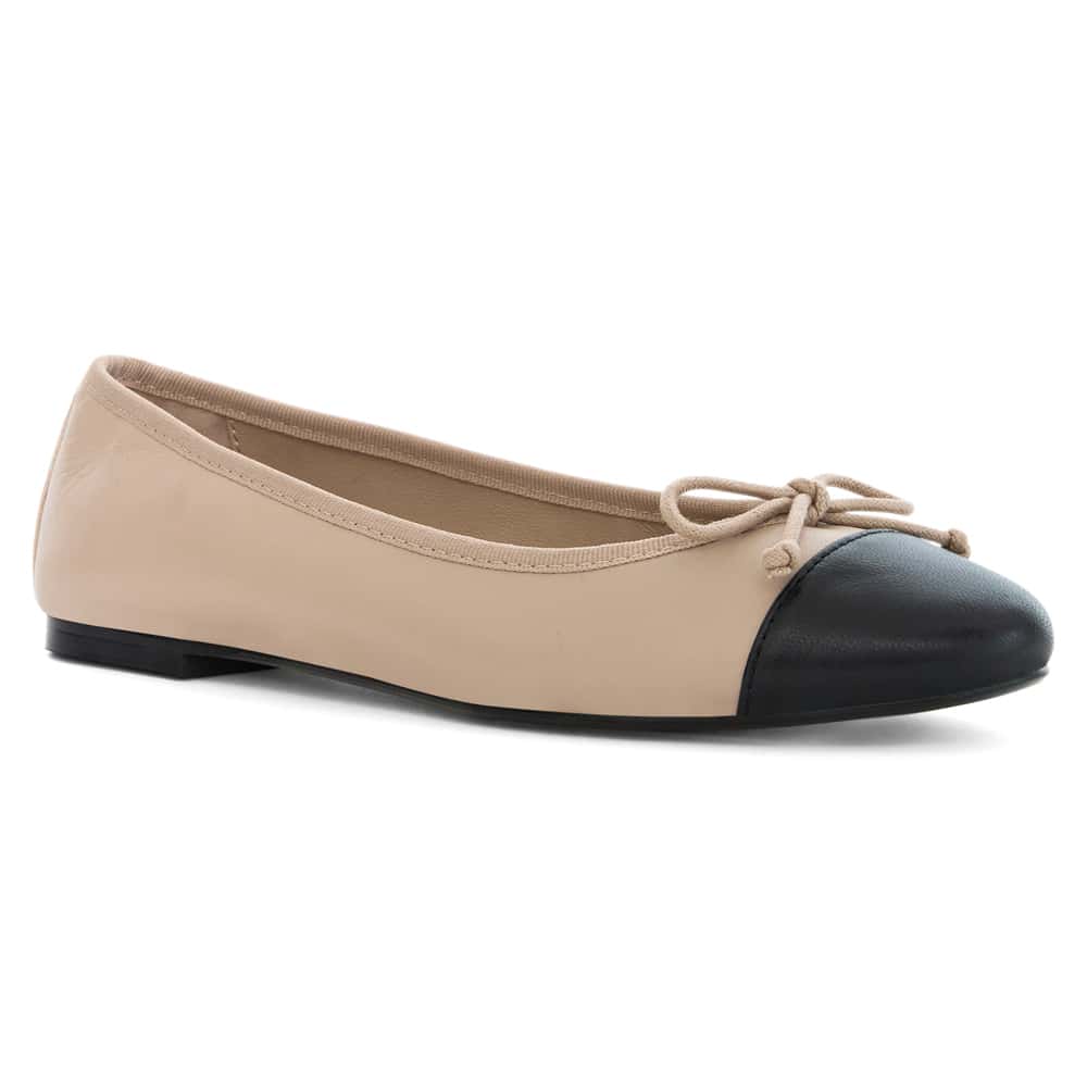Femme Ballet Flat in Black And Nude Leather