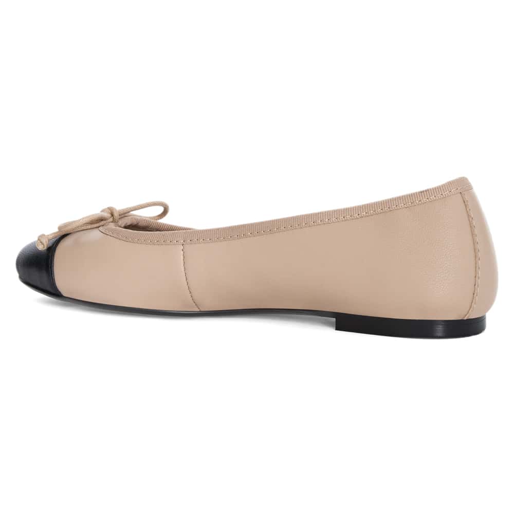 Femme Ballet Flat in Black And Nude Leather
