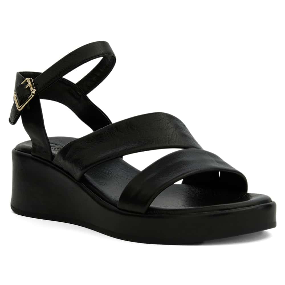 Fianna Wedge in Black Leather