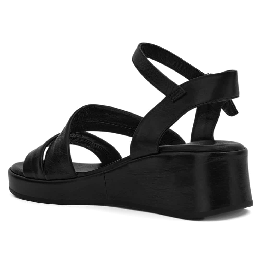 Fianna Wedge in Black Leather