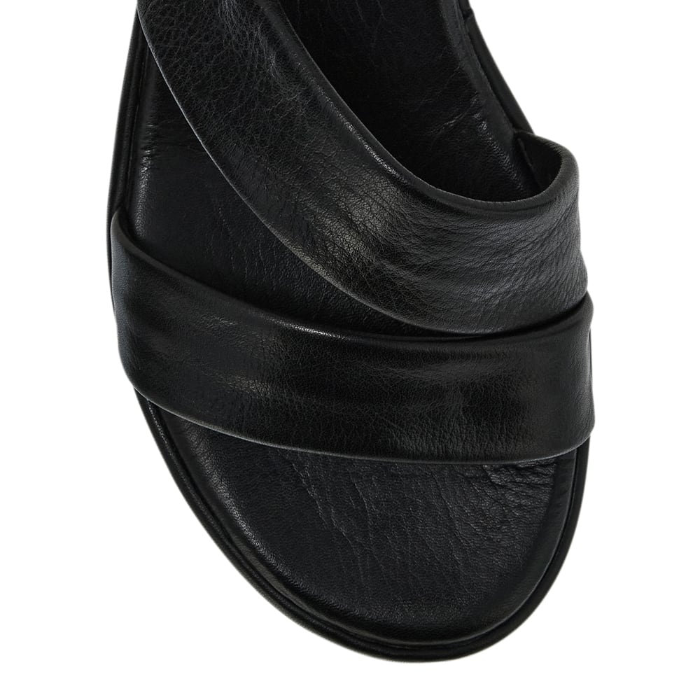 Fianna Wedge in Black Leather