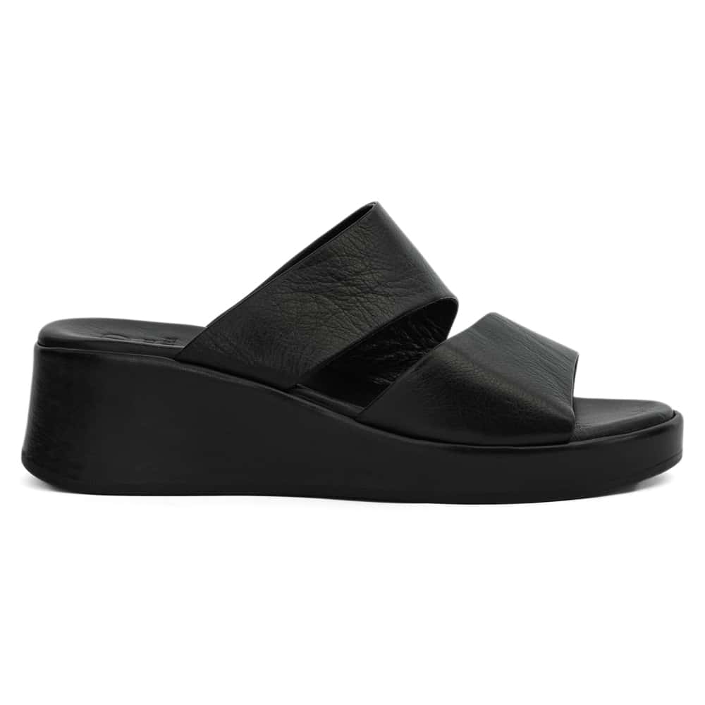 Fiora Wedge in Black Leather