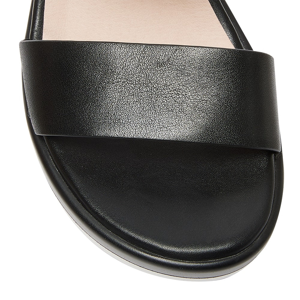 Iris Wedge in Black Leather