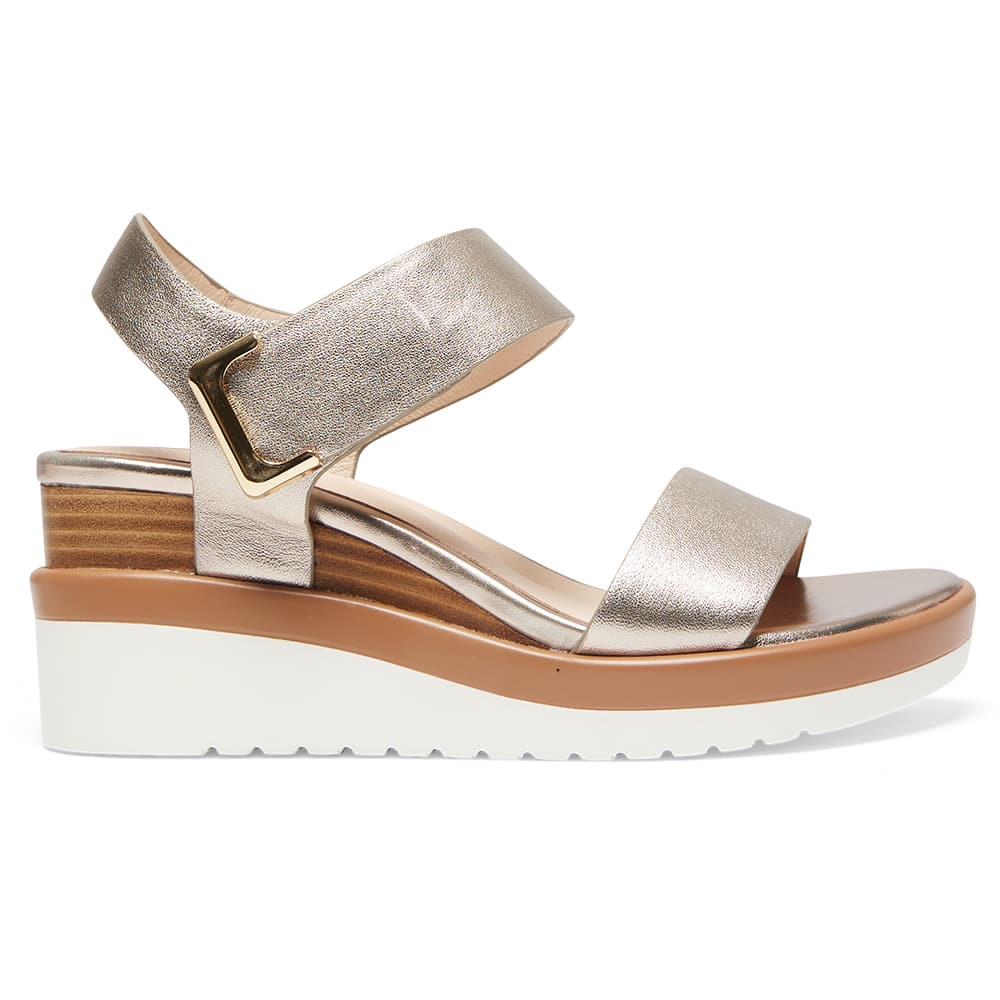 Iris Wedge in Gold Leather
