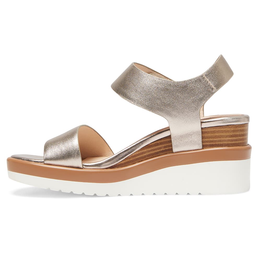 Iris Wedge in Gold Leather