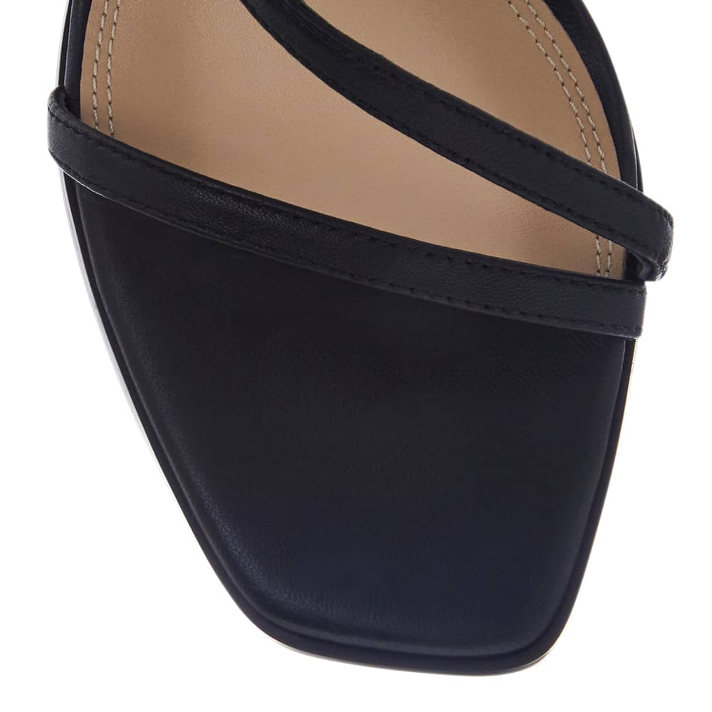 Jennifer Heel in Black Leather