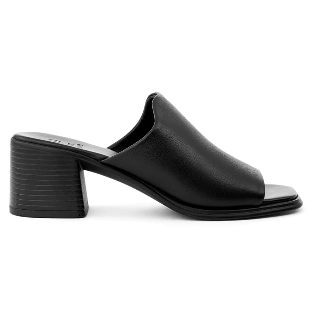 Maria Heel in Black Leather