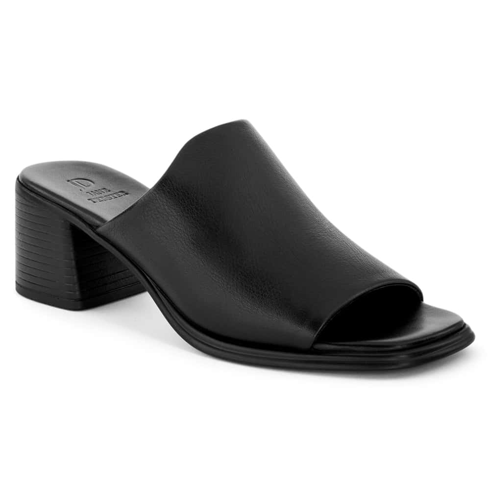 Maria Heel in Black Leather