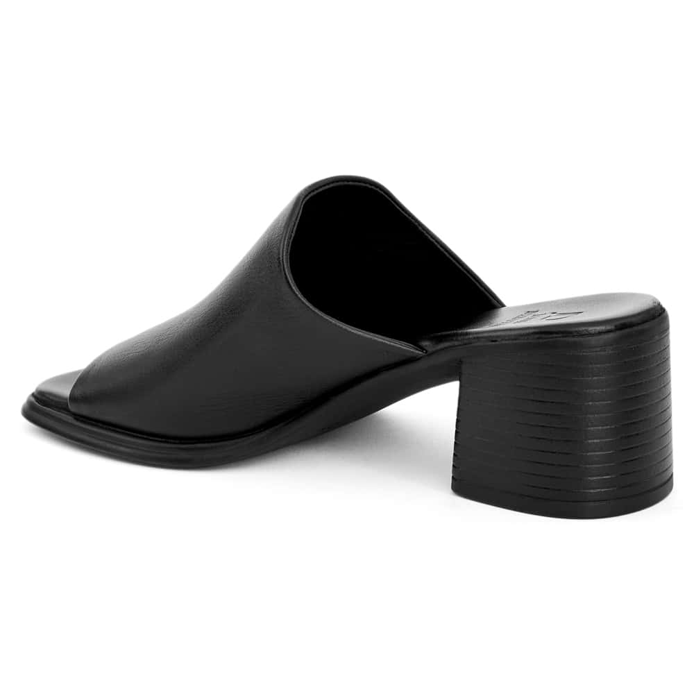 Maria Heel in Black Leather