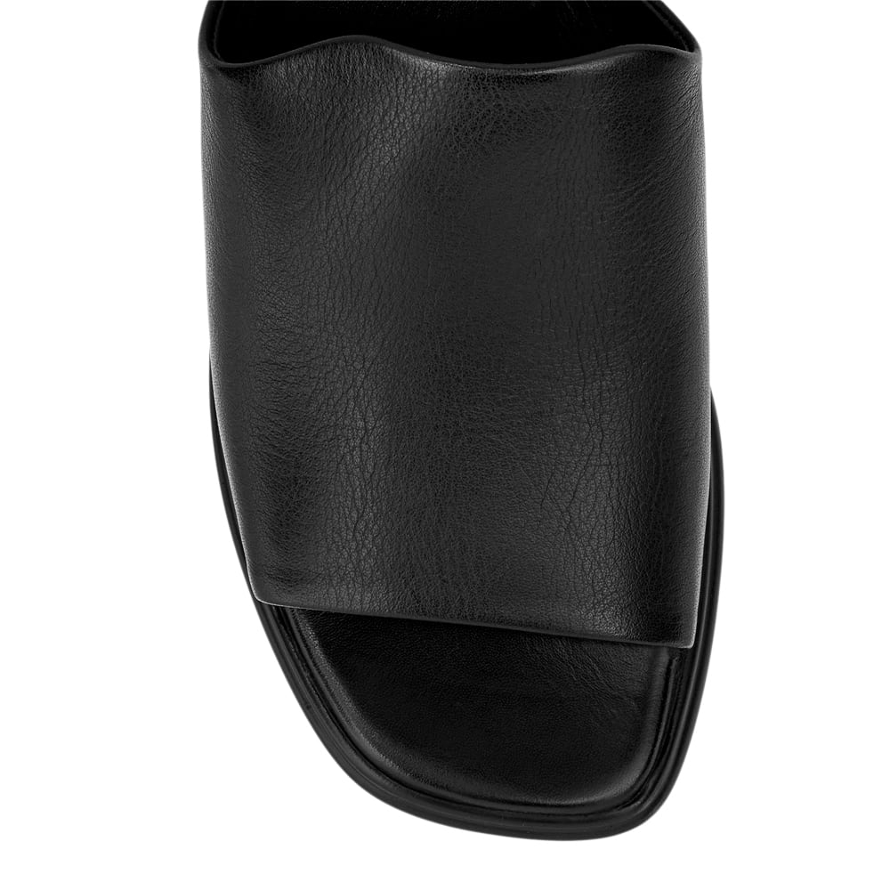 Maria Heel in Black Leather