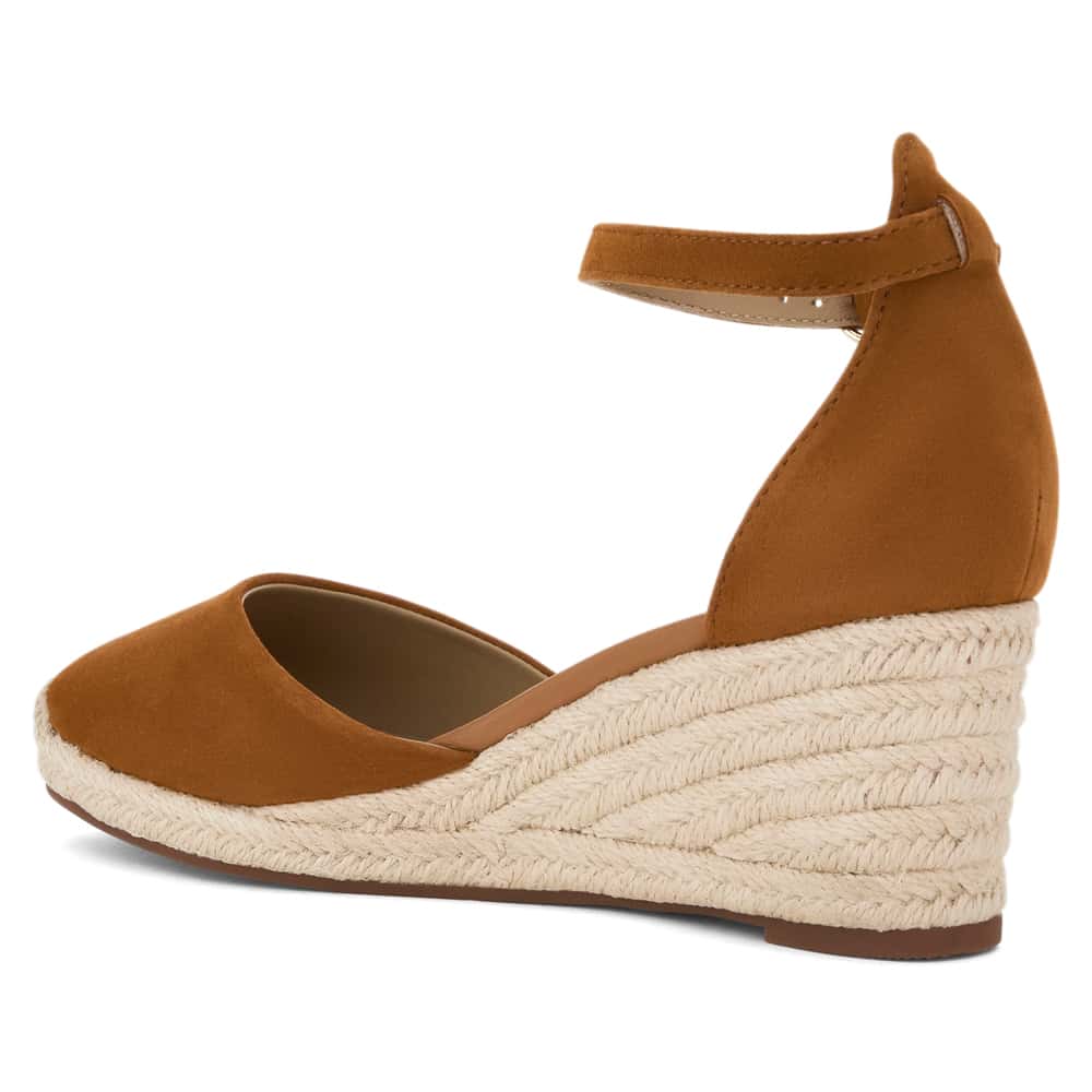 Peru Wedge in Tan Suede