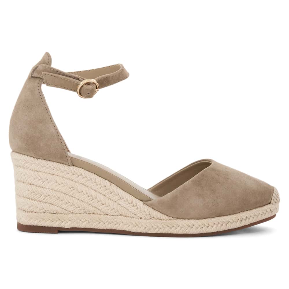 Peru Wedge in Taupe Suede