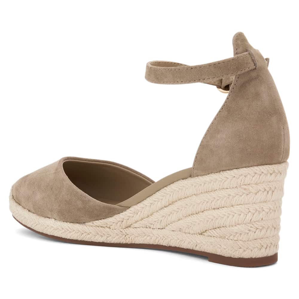 Peru Wedge in Taupe Suede