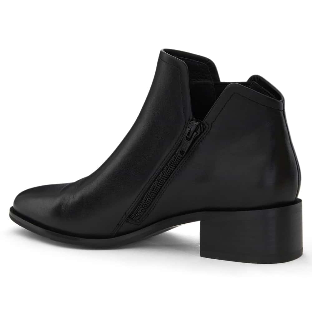 Riot Boot in Black Leather
