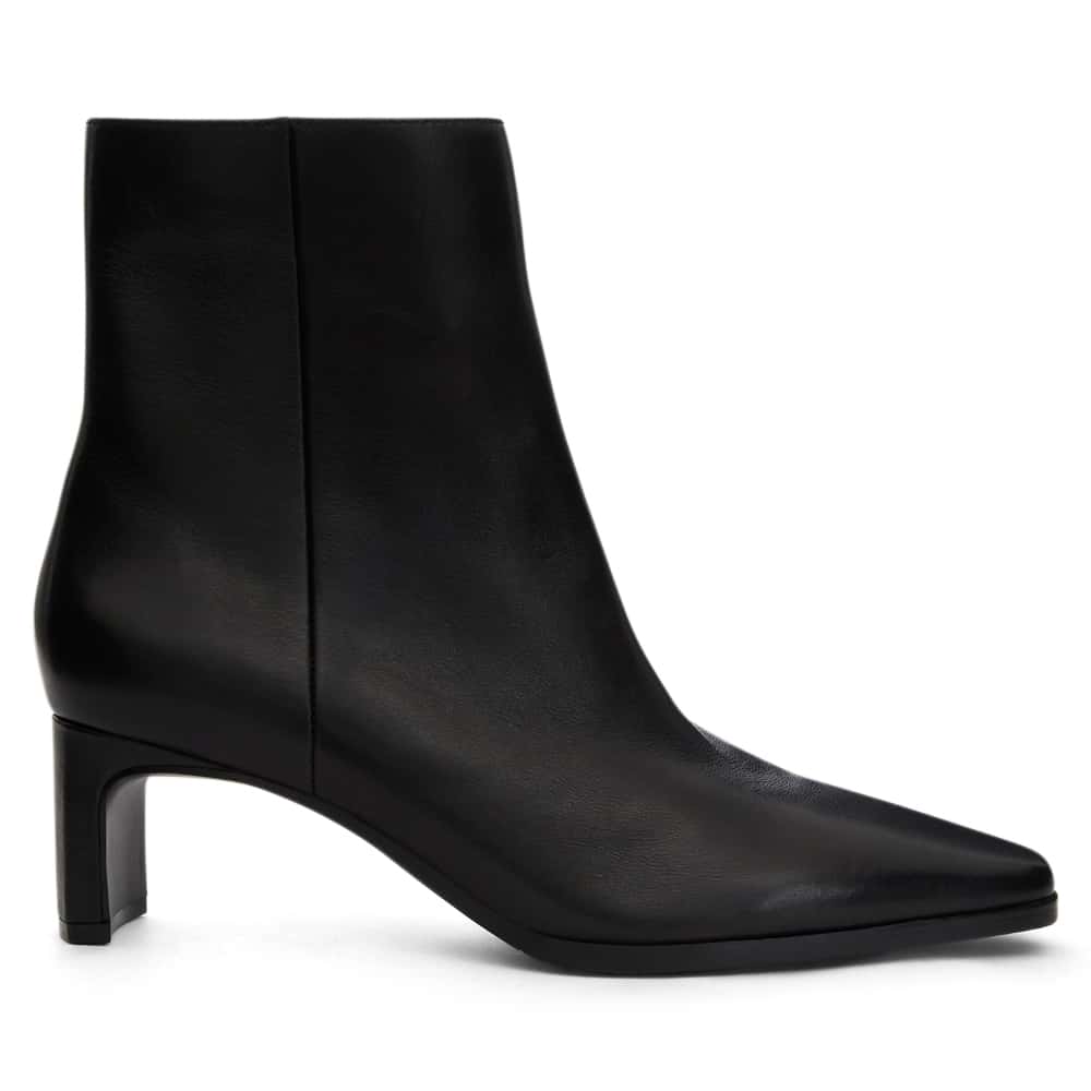 Vanta Boot in Black Leather