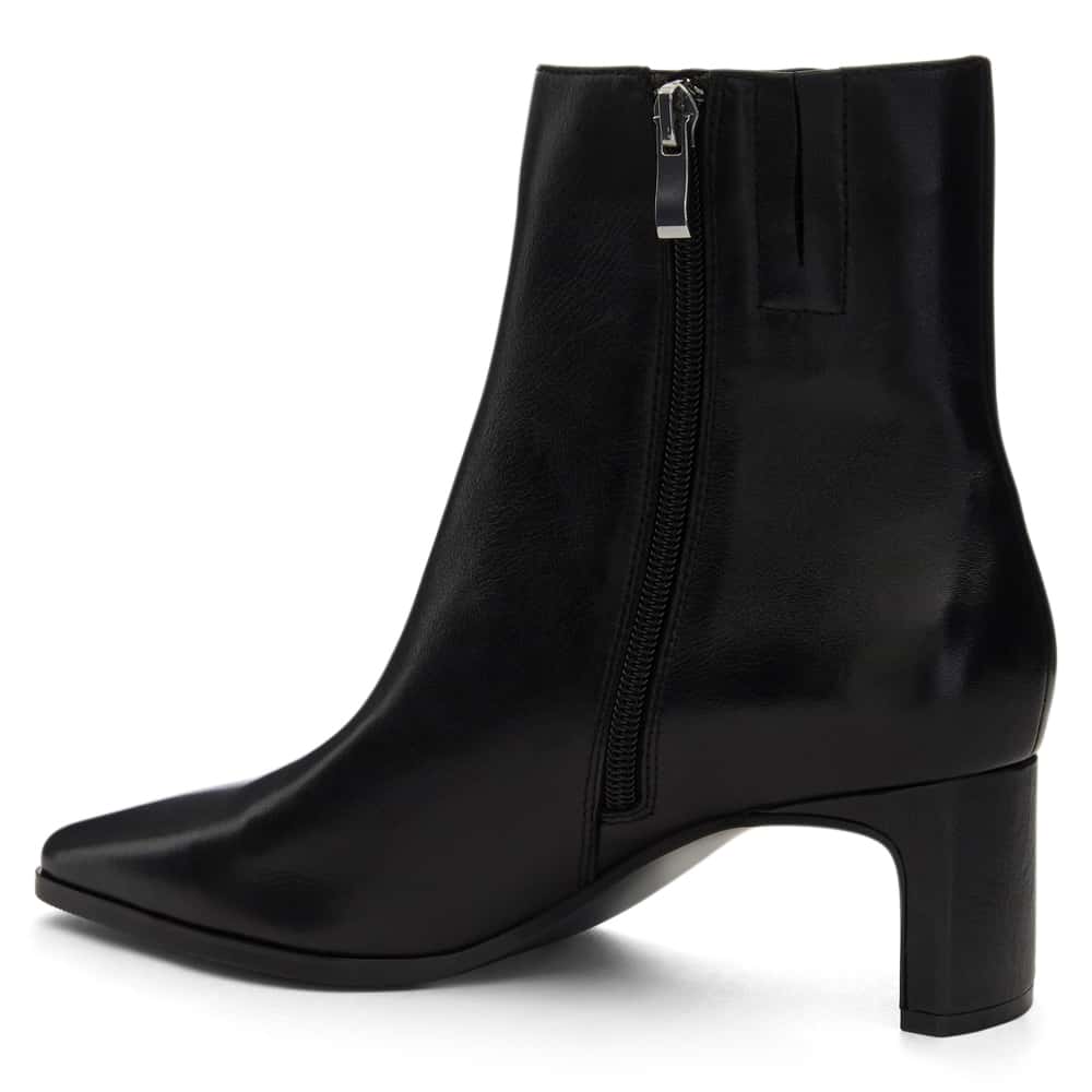 Vanta Boot in Black Leather