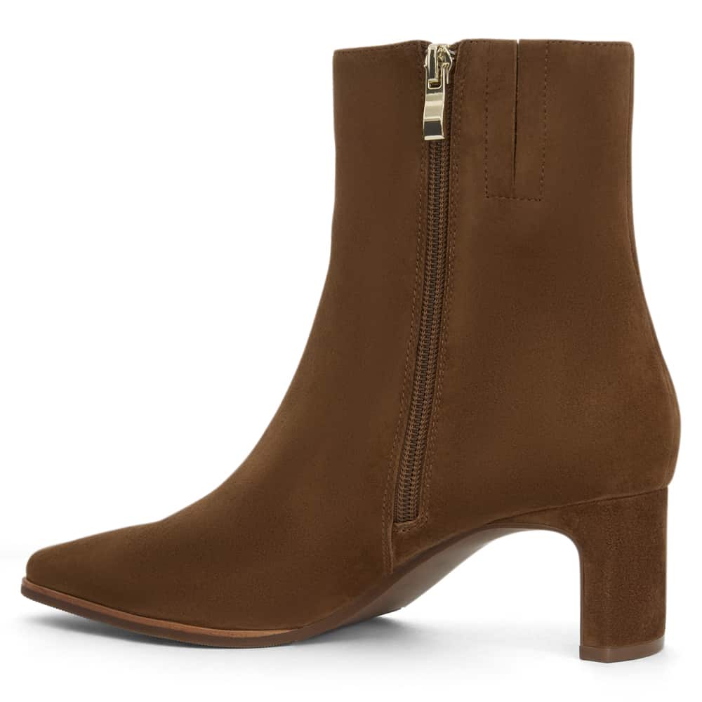 Vanta Boot in Tan Suede