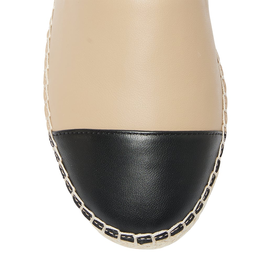 Juno Flat in Black And Camel Leather
