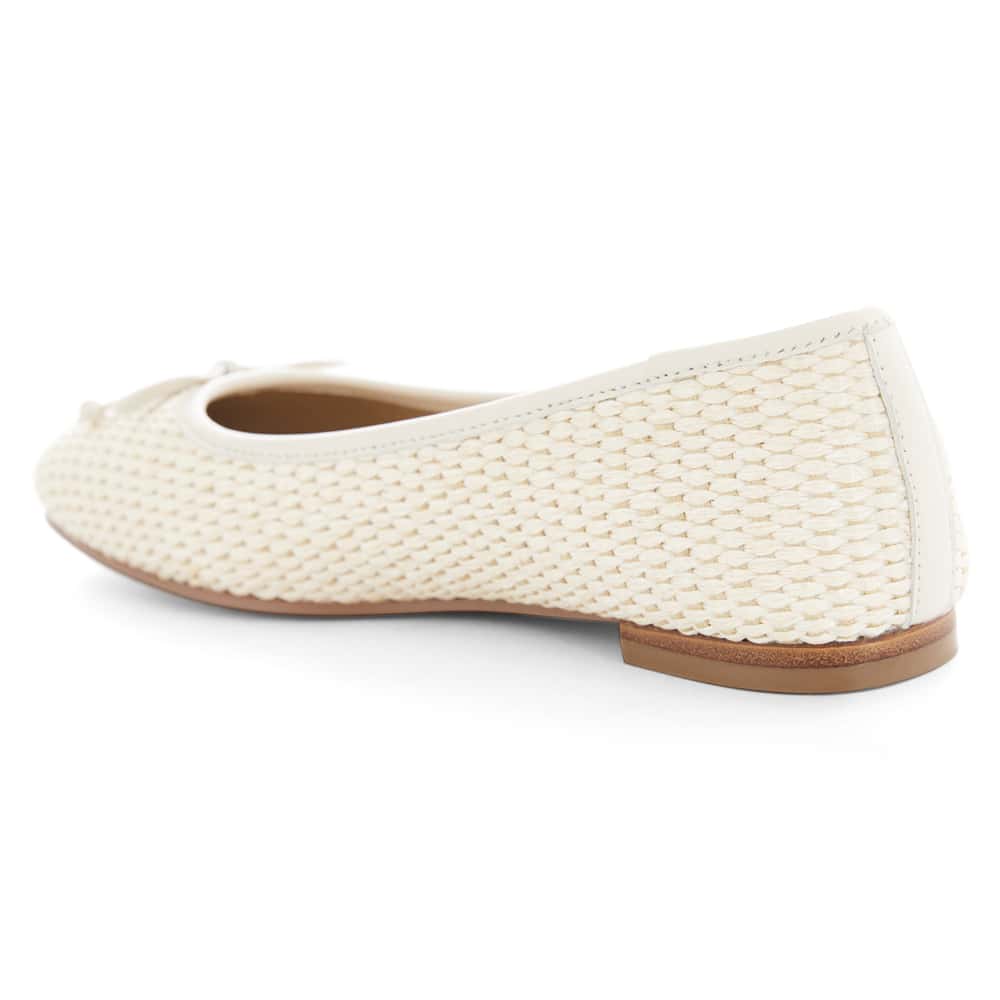 Tandem Flat in Ivory Raffia Leather