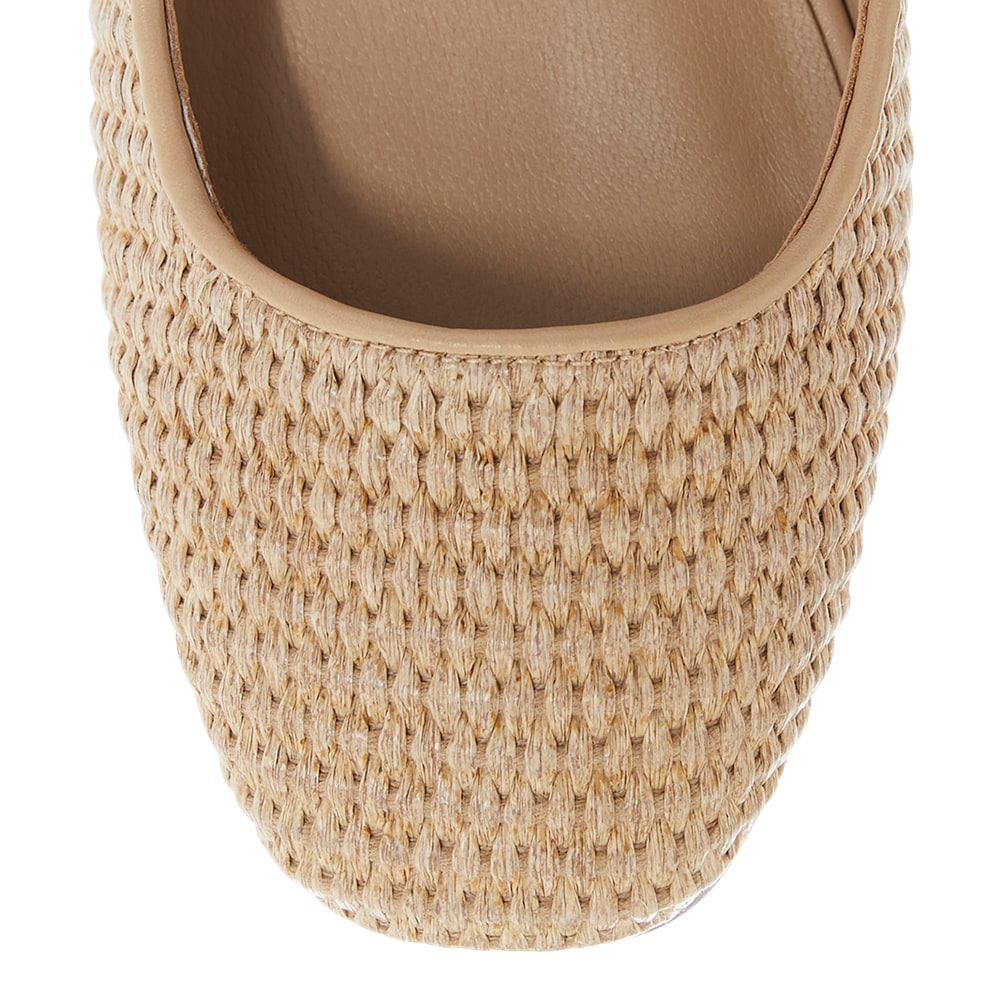 Tottie Flat in Natural Raffia Leather