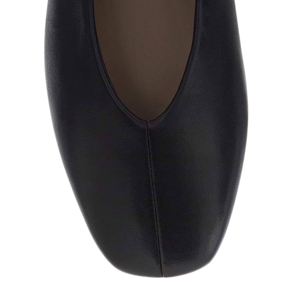 Tune Ballet Flat in Black Leather