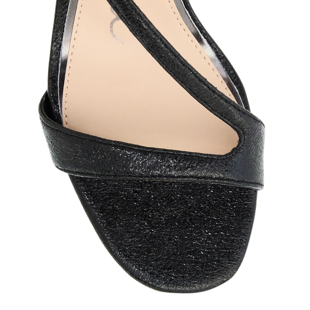 Bubbles Heel in Black Stellar Glow