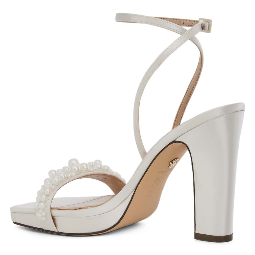Evette Heel in Ivory