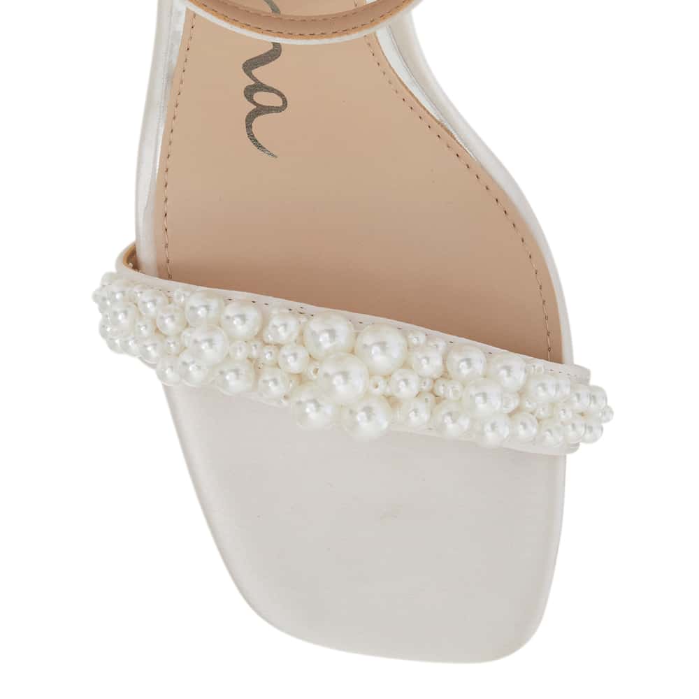 Evette Heel in Ivory