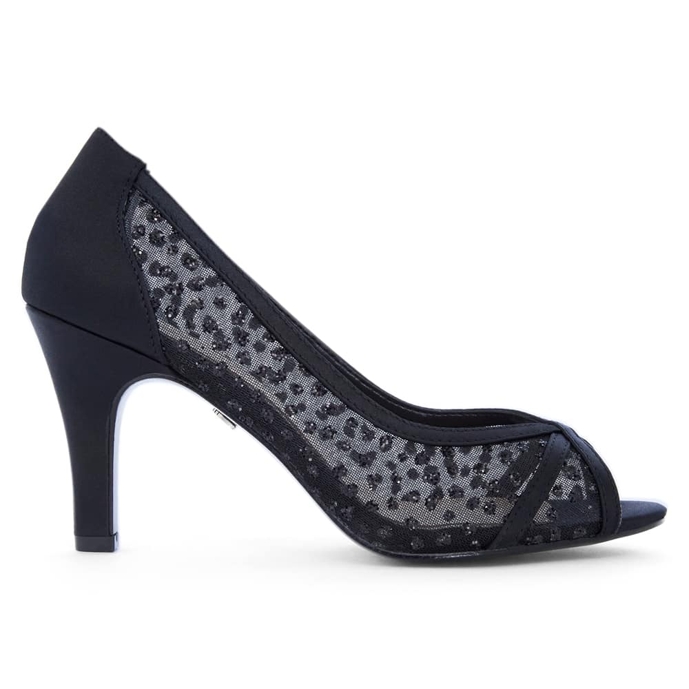 Flavia Pumps in Black Luster