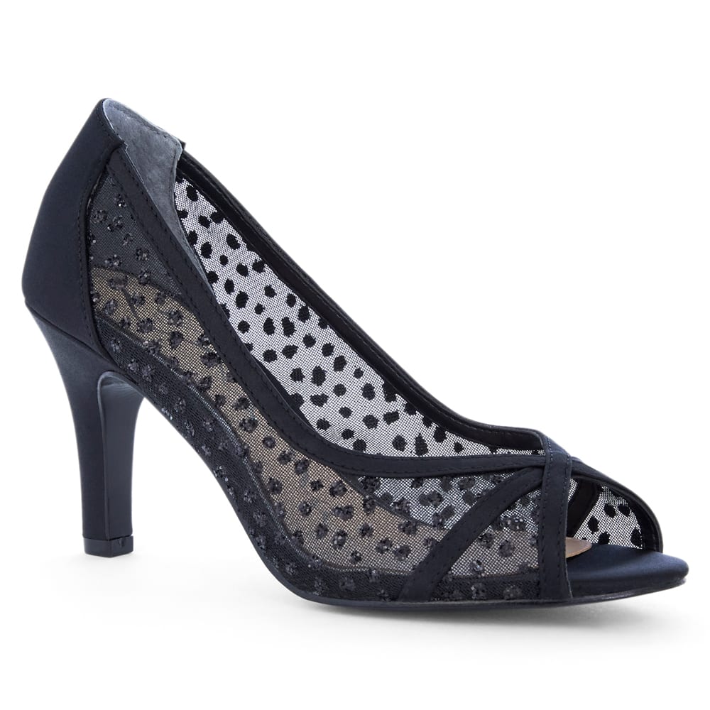 Flavia Pumps in Black Luster