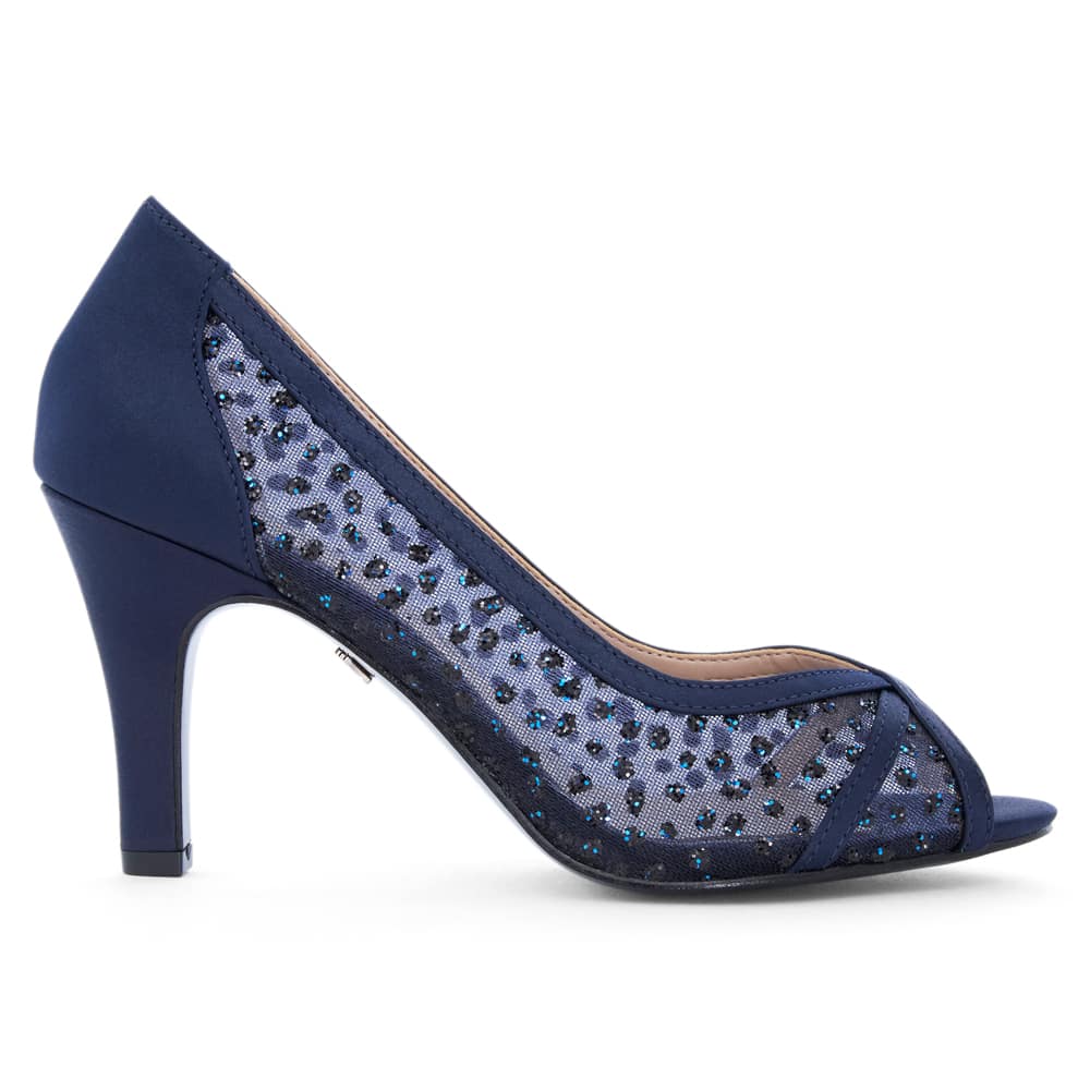 Flavia Pumps in Navy Luster