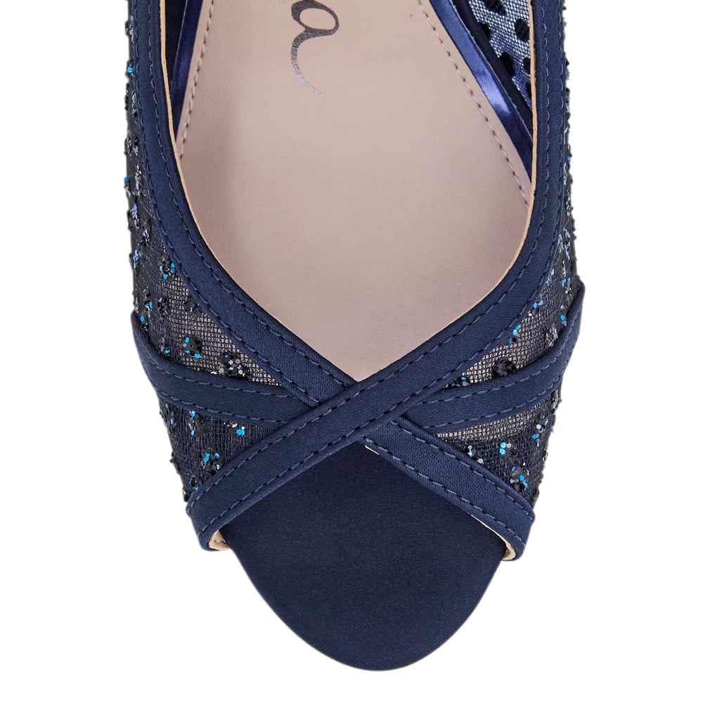 Flavia Pumps in Navy Luster
