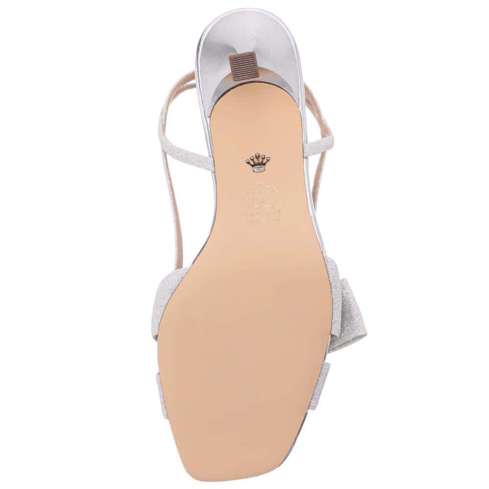 Lizette Heel in Silver Fantasy