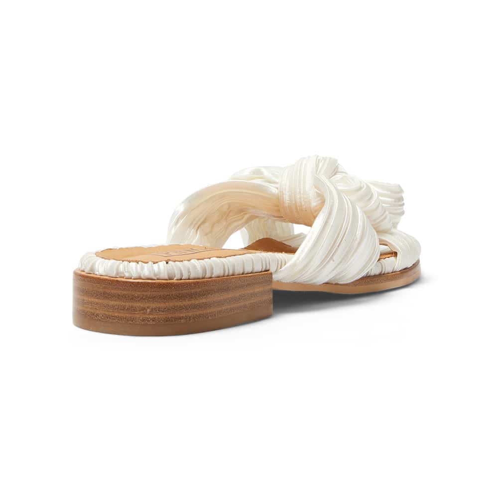 Rhapsody Flat in Ivory Pleat