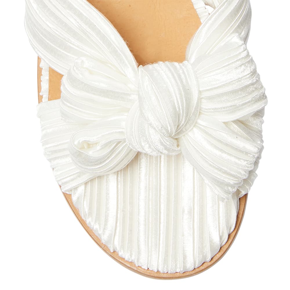 Rhapsody Flat in Ivory Pleat