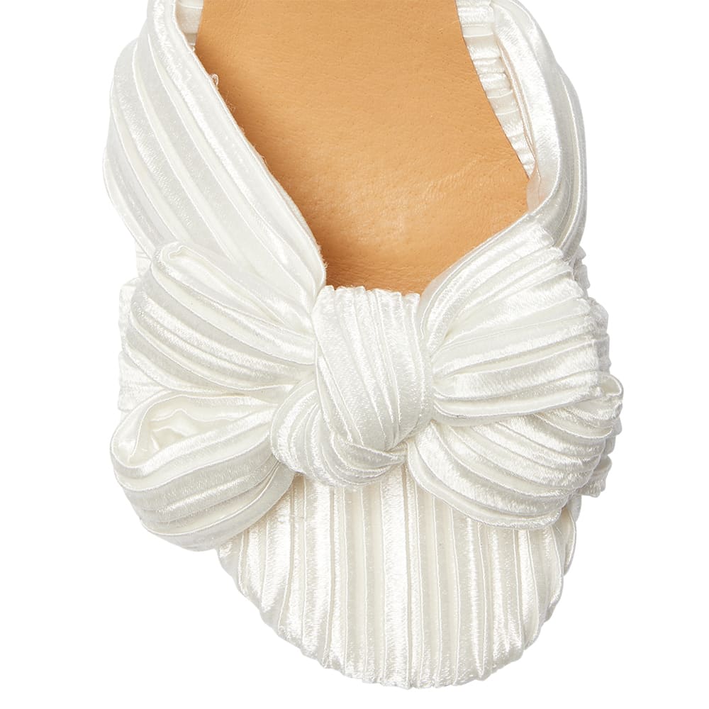 Tiara Heel in Ivory Pleat
