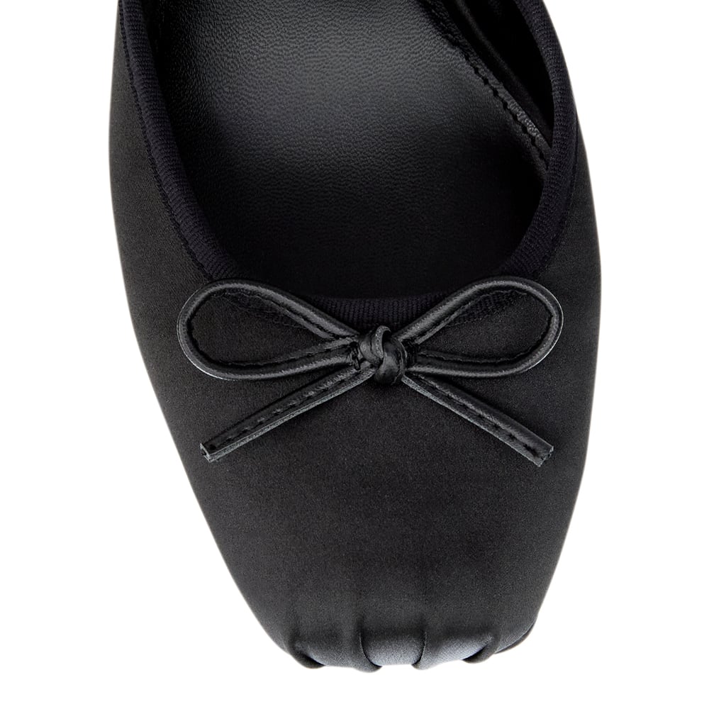 Vanessa Heel in Black