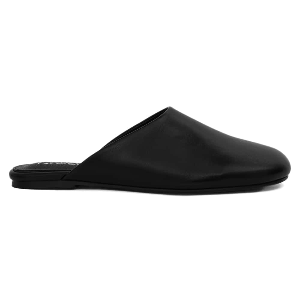 Brenda Flat in Black Smooth