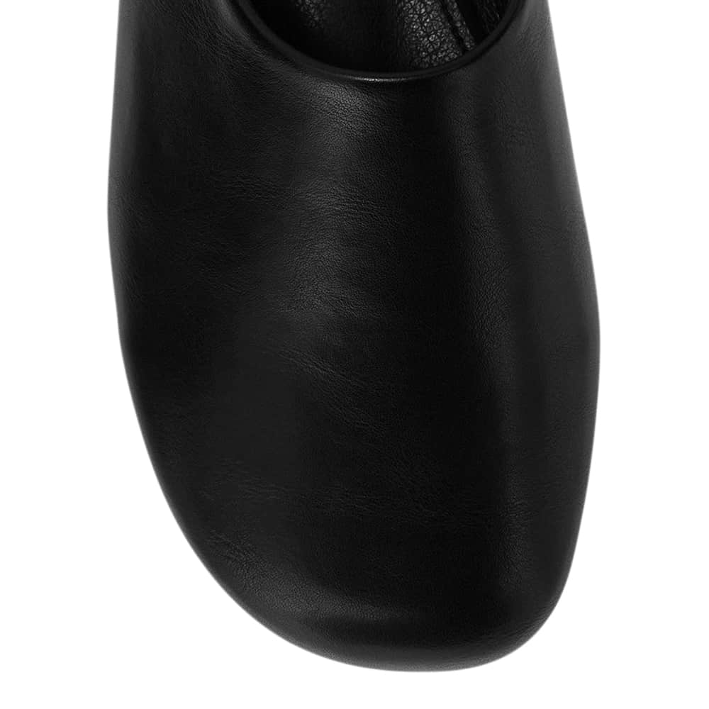 Brenda Flat in Black Smooth