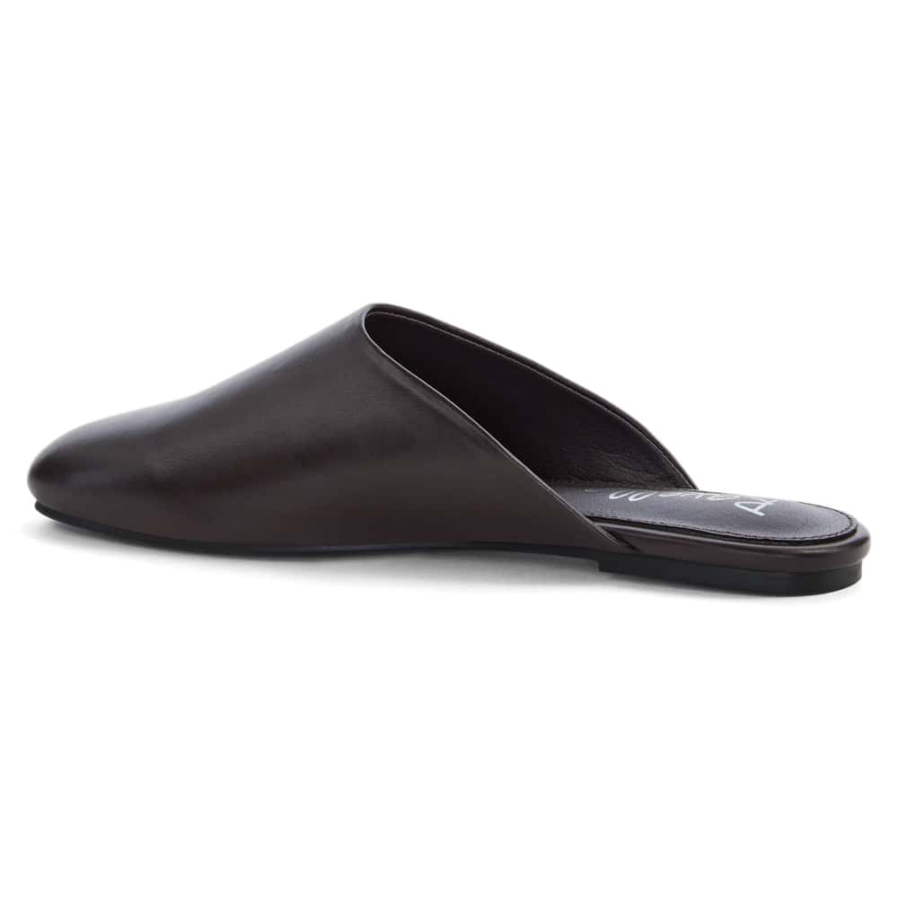 Brenda Flat in Chocolate Smooth