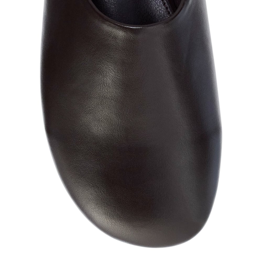Brenda Flat in Chocolate Smooth