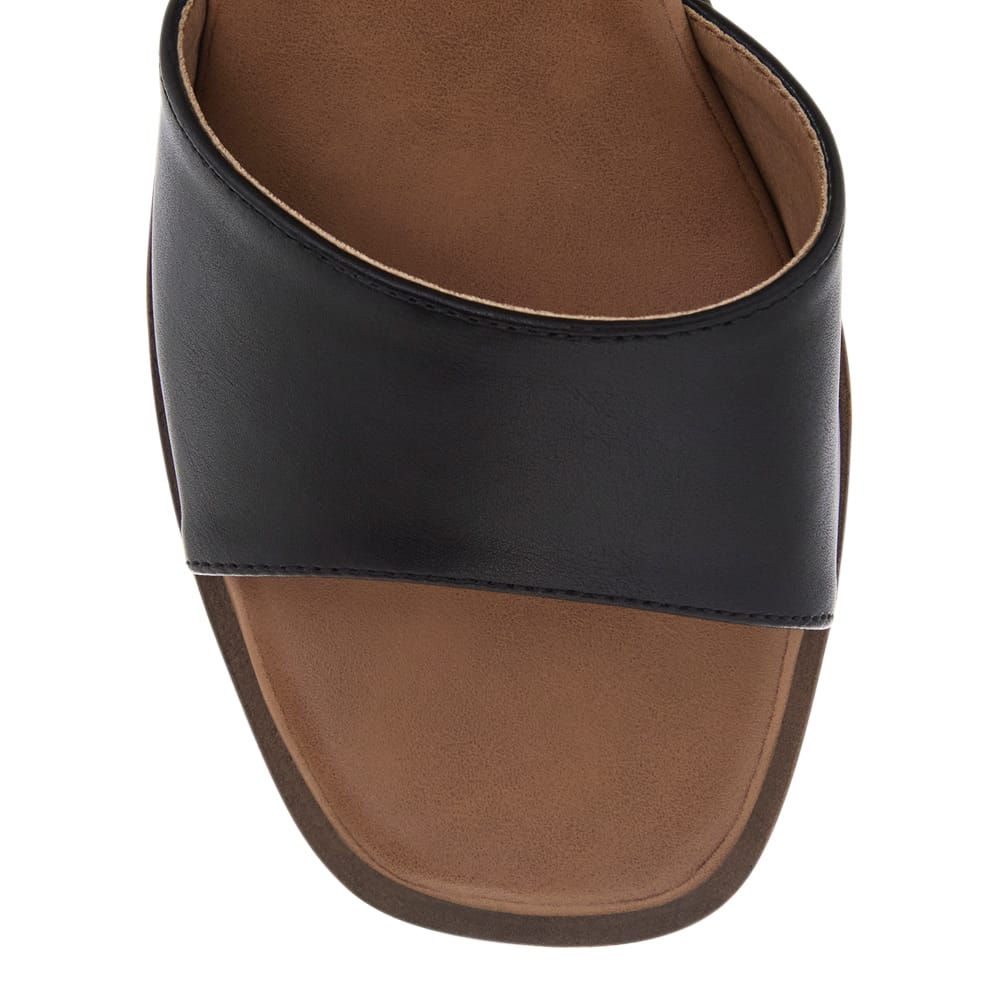 Chelsea Heel in Black Smooth