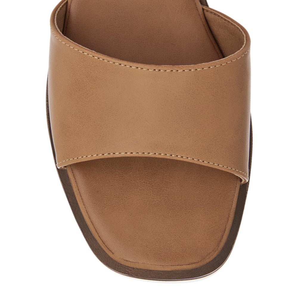 Chelsea Heel in Tan Smooth