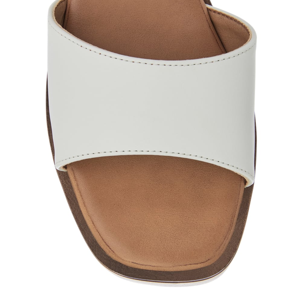 Chelsea Heel in White