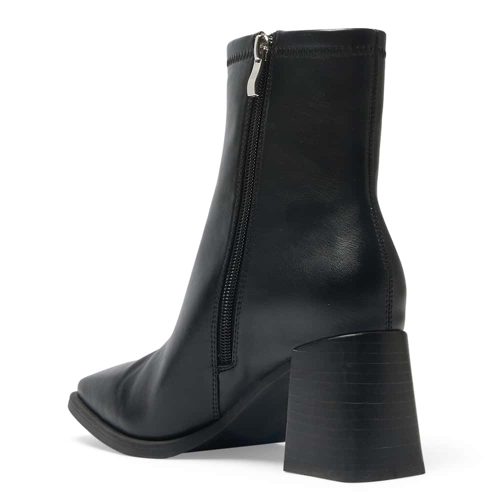 Demand Boot in Black