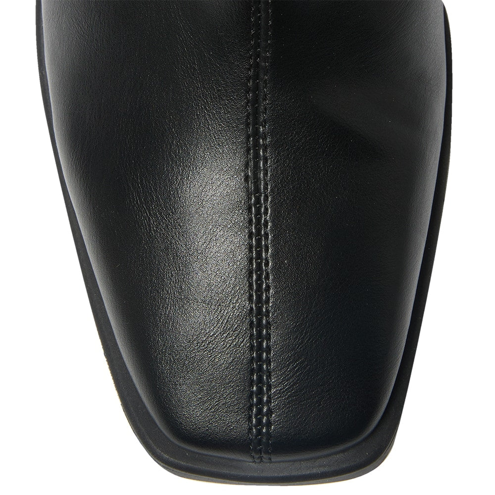 Demand Boot in Black