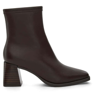 Demand Boot in Chocolate Smooth