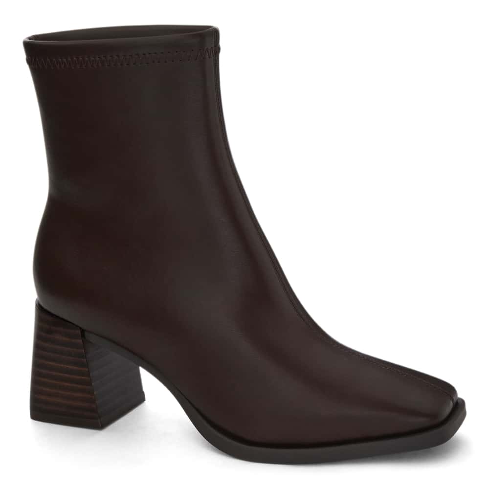 Demand Boot in Chocolate Smooth