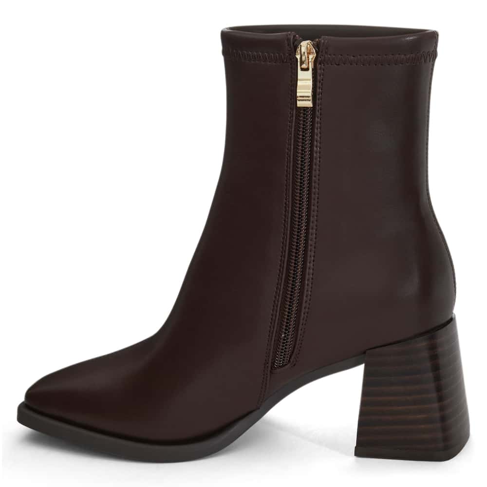 Demand Boot in Chocolate Smooth